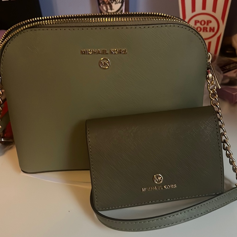 NWOT Michael kors Cindy dome crossbody and matching wallet